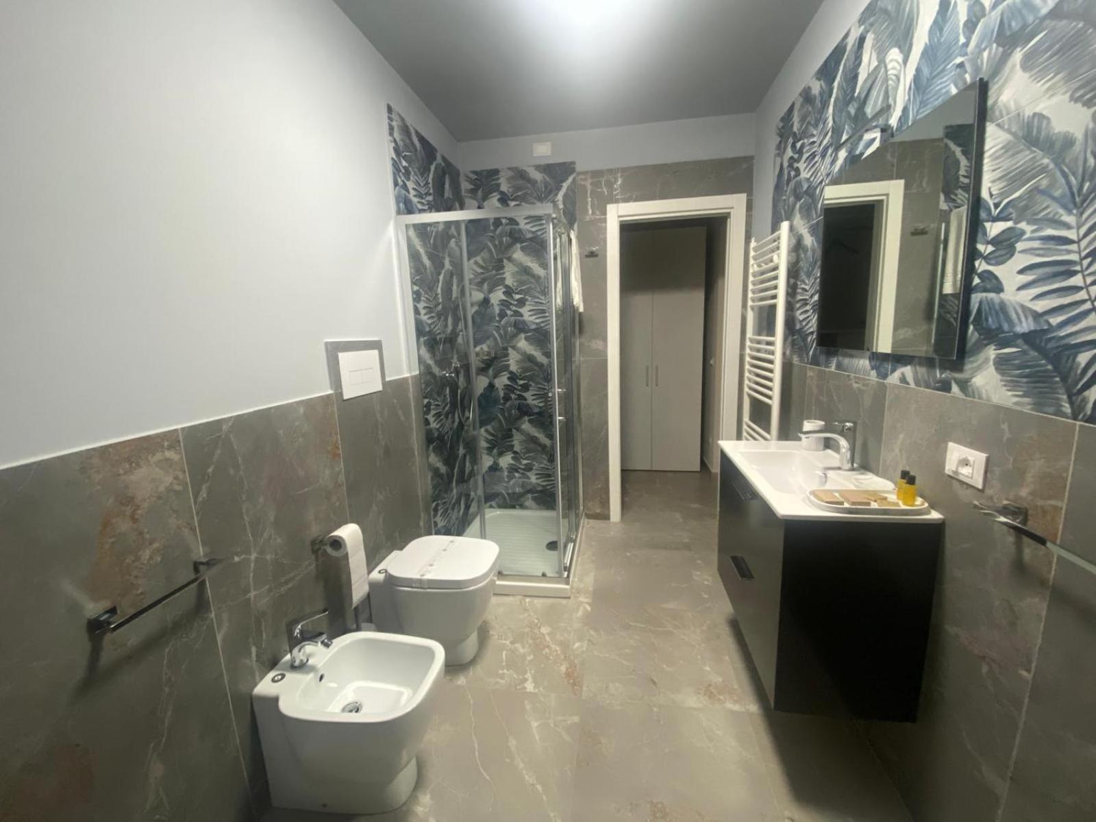 ريجّو دي كالابريا The Paris Rooms B&B المظهر الخارجي الصورة